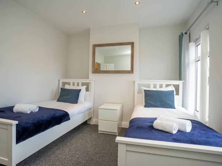 Cozy Townhouse, Walking Distance To Belfast City Exterior photo